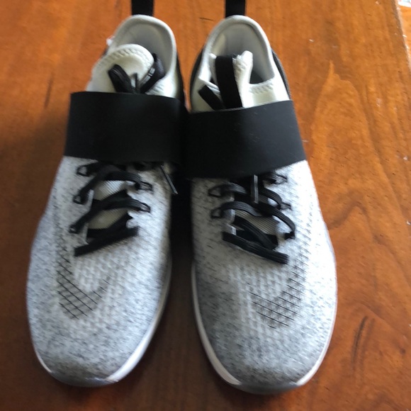 Nike Shoes - NWOT Nike Zoom Training sneakers